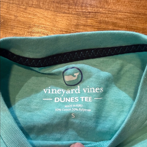 VINEYARD VINES Fly Fishing Dunes Tshirt size Small (d1) - Picture 3 of 3